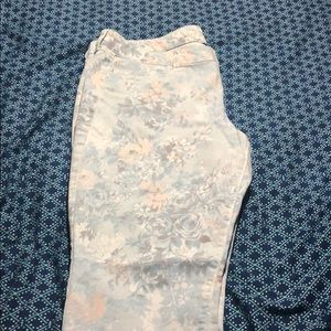 AMERICAN EAGLE FLORAL JEANS